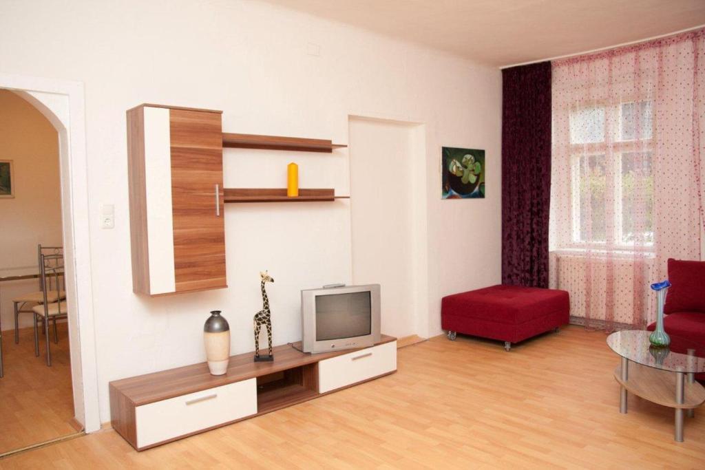 Raisa Apartments Fuenkhgasse Пресбаум Номер фото